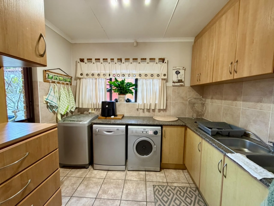 4 Bedroom Property for Sale in Fraaiuitsig Western Cape